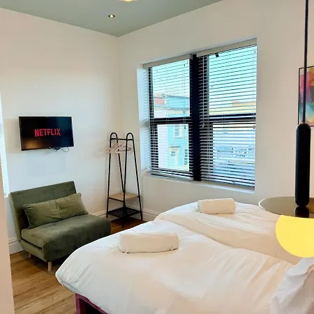 Apartamento - Free Parking- Sleeps 6 - Stylish
