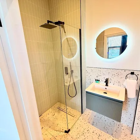 - Free Parking- Sleeps 6 - Stylish Apartman Bristol