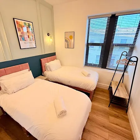 アパート - Free Parking- Sleeps 6 - Stylish