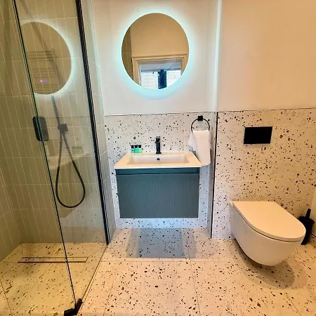 Apartmán - Free Parking- Sleeps 6 - Stylish *