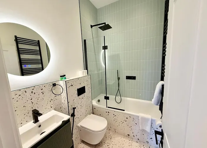 - Free Parking- Sleeps 6 - Stylish Appartamento *