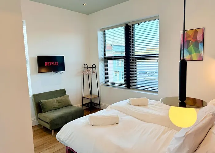 Apartman - Free Parking- Sleeps 6 - Stylish