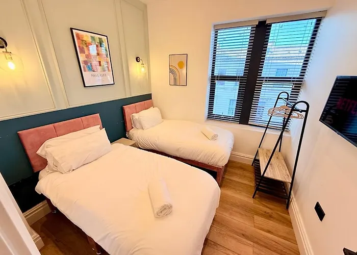 Apartament - Free Parking- Sleeps 6 - Stylish