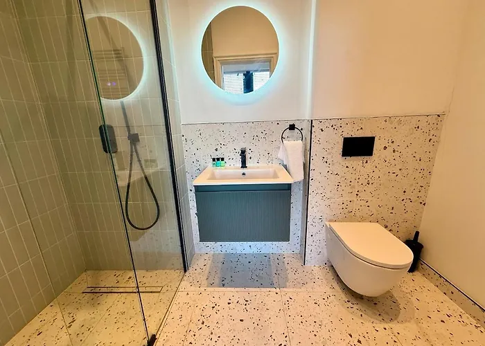 Apartament - Free Parking- Sleeps 6 - Stylish *