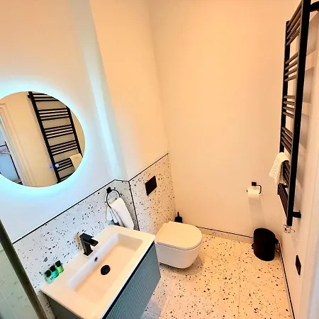 - Free Parking- Sleeps 6 - Stylish *